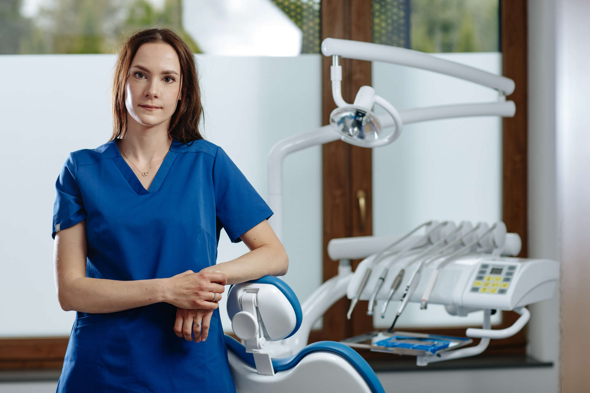 Katarzyna Domańska — lekarz dentysta przy pracy